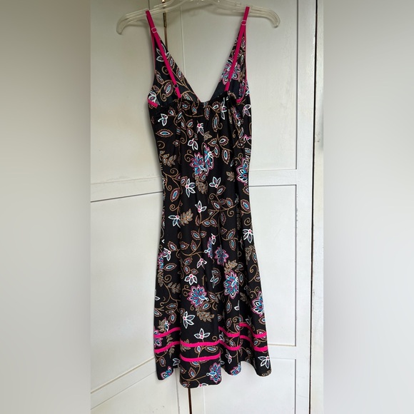 Cool cotton dress with batik-style print and adjustable straps - Picture 6 of 10